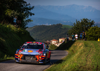 Neuville RallydiAlba 20